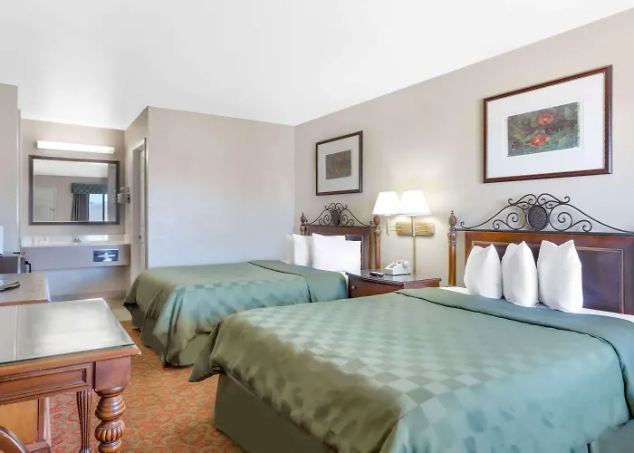 Days Inn By Wyndham Kingman East