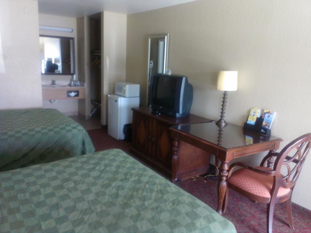 Days By Wyndham East Kingman