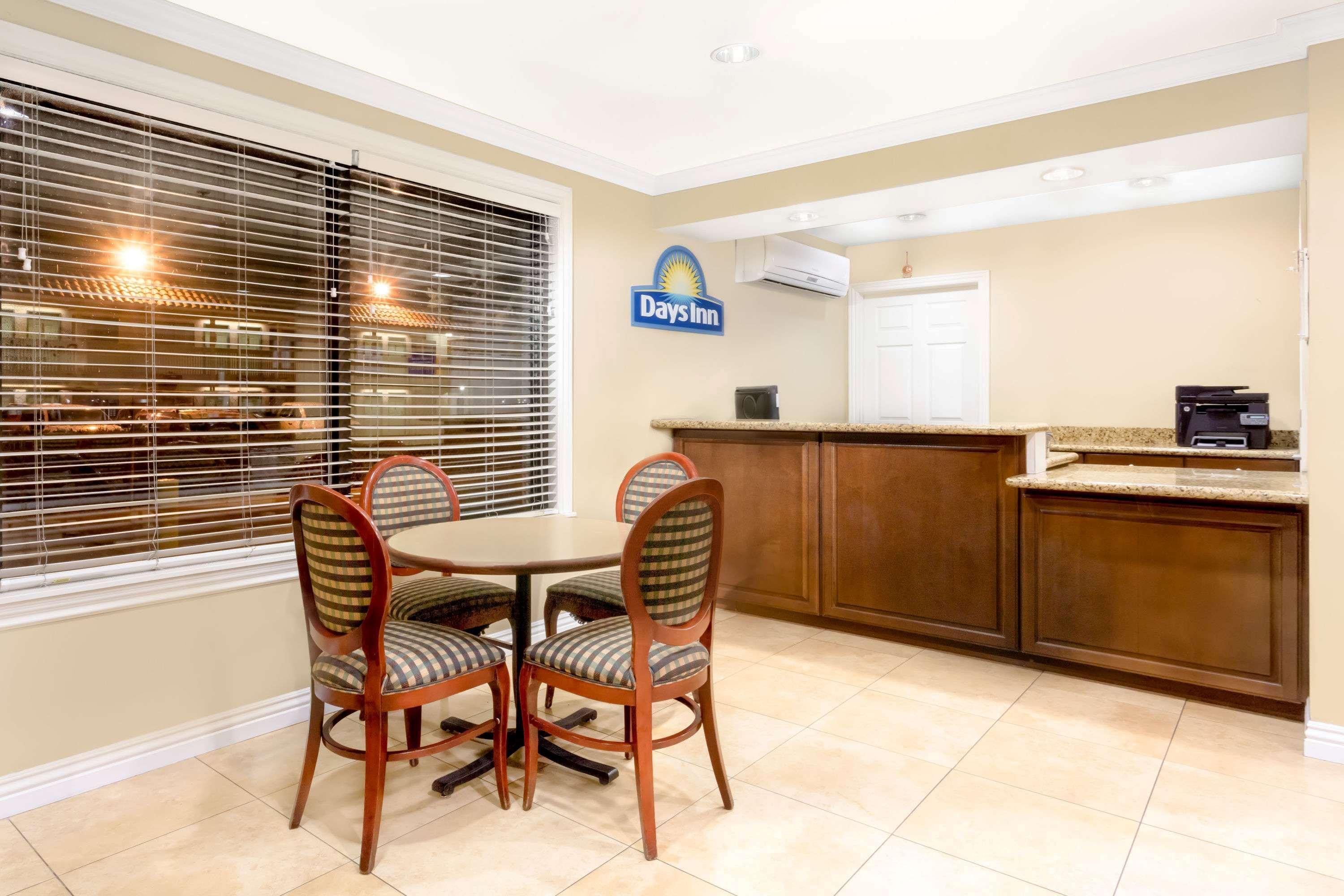 Days By Wyndham East Kingman
