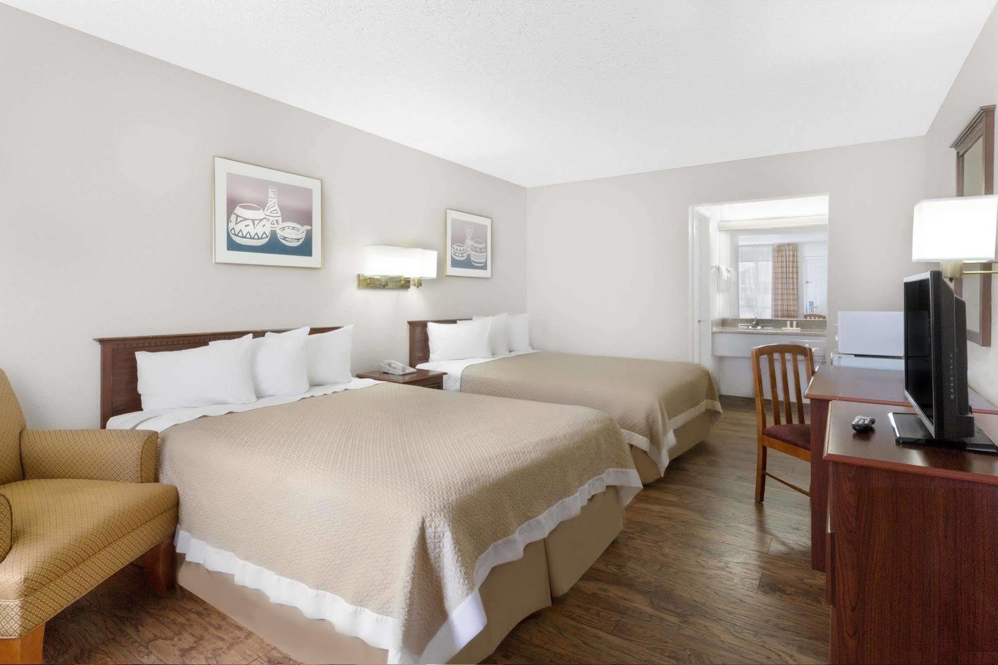 Days By Wyndham East Motel